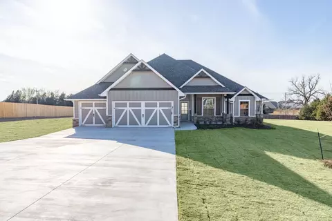 Exterior - 2800 Heather Hvn, Moore, OK 73160 photo 4 of 40