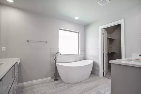 Bath - 2800 Heather Hvn, Moore, OK 73160 photo 11 of 21