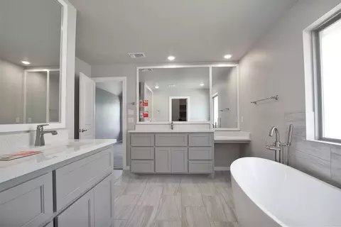 Bath - 2800 Heather Hvn, Moore, OK 73160 photo 12 of 21