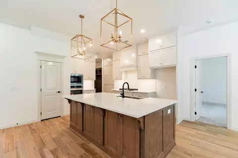 Kitchen - 2800 Heather Hvn, Moore, OK 73160 photo 5 of 15