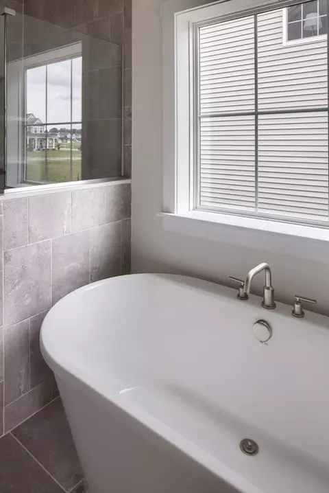 Bath - 1650 Yankeeland Ave, Frederick, MD 21702 photo 5 of 56