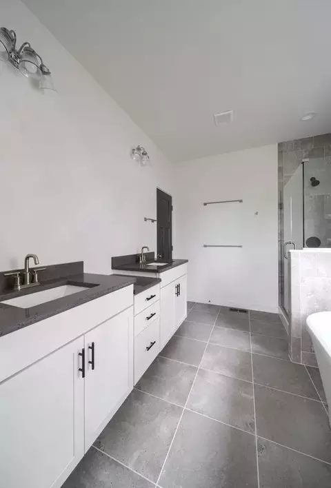 Bath - 1650 Yankeeland Ave, Frederick, MD 21702 photo 6 of 56