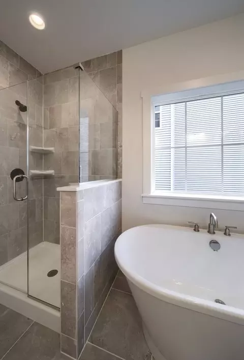 Bath - 1650 Yankeeland Ave, Frederick, MD 21702 photo 9 of 56