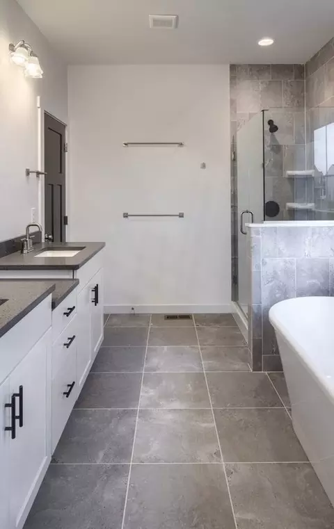 Bath - 1650 Yankeeland Ave, Frederick, MD 21702 photo 8 of 56