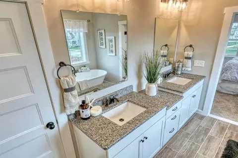 Bath - 1650 Yankeeland Ave, Frederick, MD 21702 photo 16 of 56