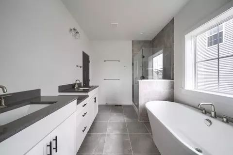 Bath - 1650 Yankeeland Ave, Frederick, MD 21702 photo 12 of 56