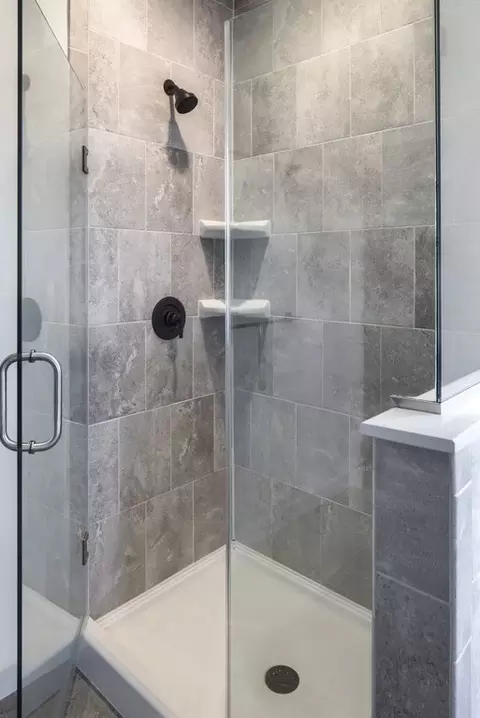 Bath - 1650 Yankeeland Ave, Frederick, MD 21702 photo 3 of 56