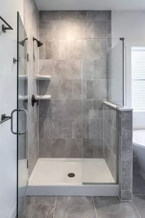 Bath - 1650 Yankeeland Ave, Frederick, MD 21702 photo 4 of 56