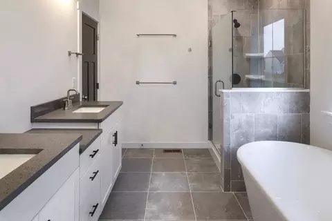 Bath - 1650 Yankeeland Ave, Frederick, MD 21702 photo 7 of 56