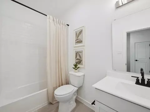 Bath - 201 Eldridge Dr, Sealy, TX 77474 photo 10 of 11