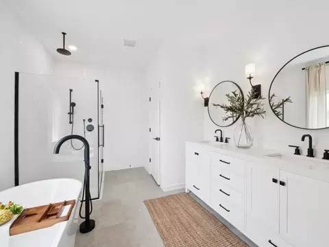 Bath - 201 Eldridge Dr, Sealy, TX 77474 photo 2 of 11