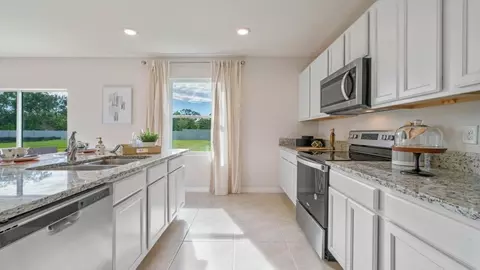 Kitchen - 3928 Magenta Pl, Saint Cloud, FL 34772 photo 3 of 8