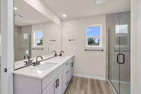 Bath - 2109 Maple St, Wenatchee, WA 98801 photo 1 of 6