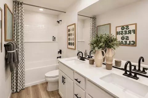 Bath - 2109 Maple St, Wenatchee, WA 98801 photo 6 of 6