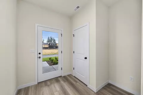 Entry Way - 2109 Maple St, Wenatchee, WA 98801 photo 2 of 3