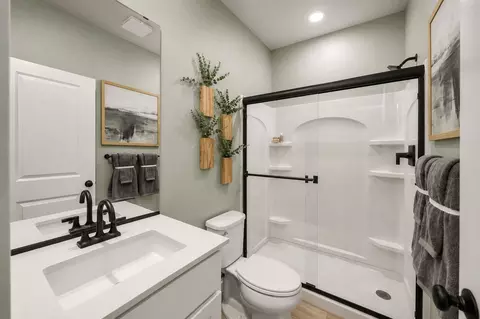 Bath - 2109 Maple St, Wenatchee, WA 98801 photo 4 of 6