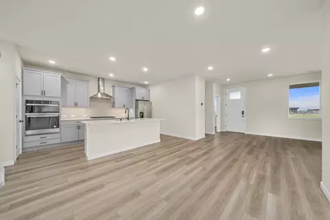 Living - 2109 Maple St, Wenatchee, WA 98801 photo 1 of 8