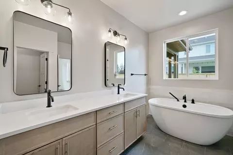 Bath - 1606 Kit Carson Cir, Belgrade, MT 59714 photo 2 of 3
