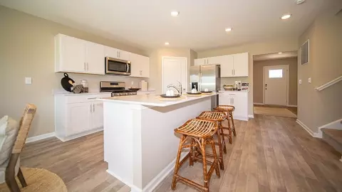 Kitchen - 6813 Elden Dr, Indianapolis, IN 46221 photo 5 of 8