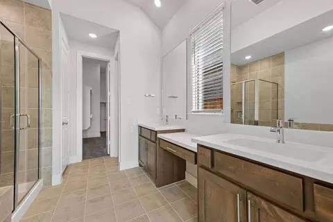 Bath - 325 Vale Run, Kyle, TX 78640 photo 1 of 2