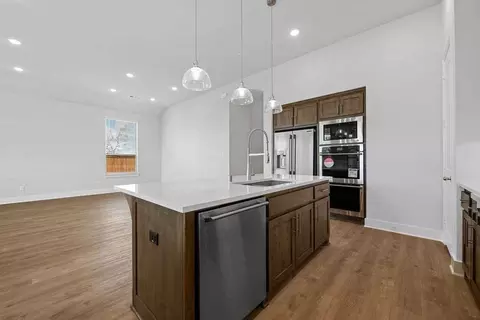 Kitchen - 325 Vale Run, Kyle, TX 78640 photo 6 of 7
