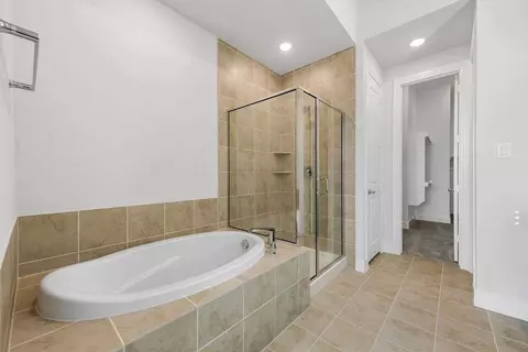 Bath - 325 Vale Run, Kyle, TX 78640 photo 2 of 2