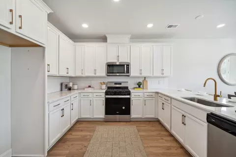 Kitchen - 714 Alma Square Dr, Moncks Corner, SC 29461 photo 2 of 8