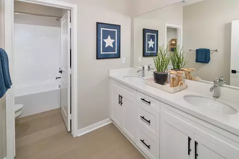 Bath - 12634 Hampton Ave, Eastvale, CA 92880 photo 2 of 3