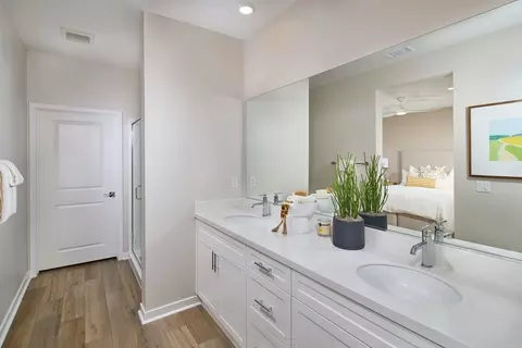 Bath - 12634 Hampton Ave, Eastvale, CA 92880 photo 3 of 3