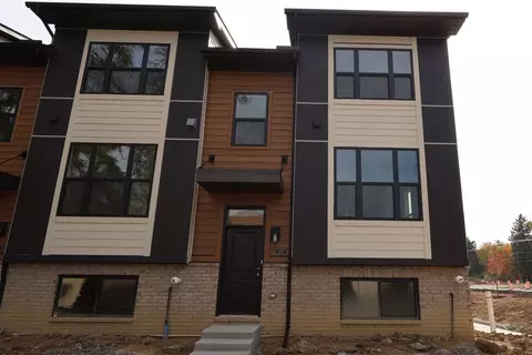 1018 Pine Tree Ln, Troy, MI 48085