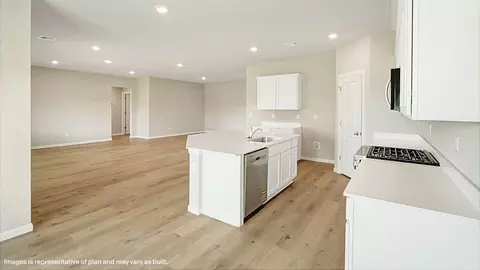 Kitchen - 3305 E 154th St S, Bixby, OK 74008 photo 4 of 6