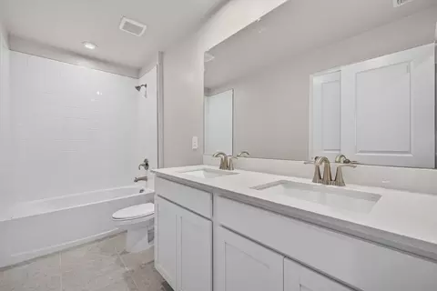 Bath - 9236 Derbyshire Dr, Parrish, FL 34219 photo 2 of 2