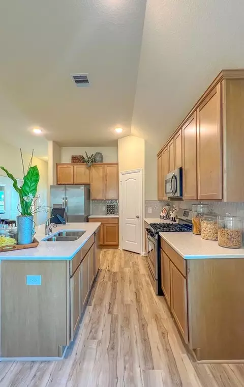 Kitchen - 8419 Shyleaf Ct, Fulshear, TX 77441 photo 3 of 3