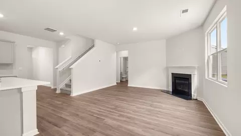 Living - 226 Cattle Dr, Perry, GA 31069 photo 2 of 4
