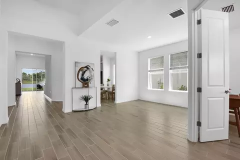 Entry Way - 5780 Binnacle Ln, Cocoa, FL 32926 photo 5 of 8