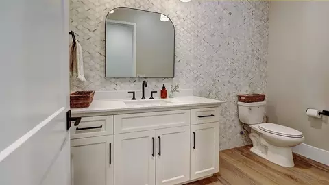 Bath - 20243 Ventana Hills Dr, Clovis, CA 93619 photo 2 of 2