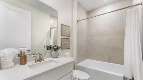 Bath - 75725 Lily Pond Ct, Yulee, FL 32097 photo 2 of 2