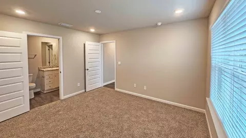 Bedroom - 5006 Fox Glen Dr, Jackson, MS 39212 photo 2 of 10