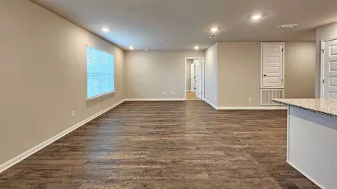 Living - 5006 Fox Glen Dr, Jackson, MS 39212 photo 1 of 1