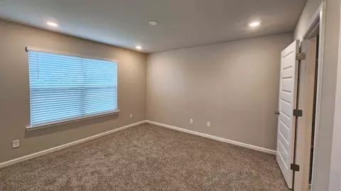 Bedroom - 5006 Fox Glen Dr, Jackson, MS 39212 photo 1 of 10