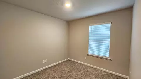 Bedroom - 5006 Fox Glen Dr, Jackson, MS 39212 photo 6 of 10