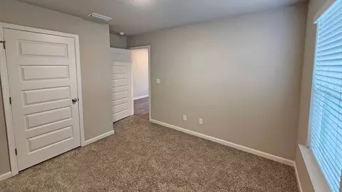 Bedroom - 5006 Fox Glen Dr, Jackson, MS 39212 photo 5 of 10
