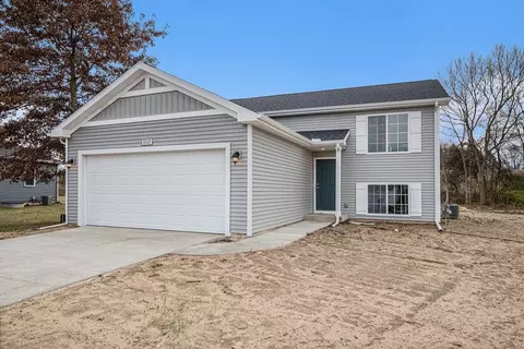 587 River Oaks Dr, Watervliet, MI 49098