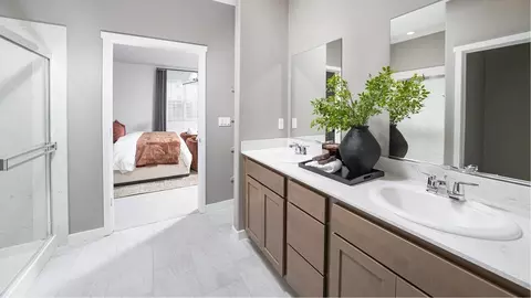 Bath - 1193 Monique St, Galt, CA 95632 photo 1 of 5