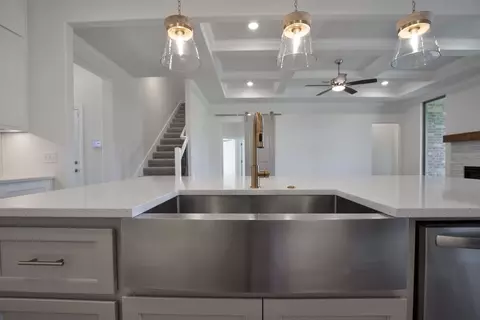 Kitchen - 932 Hydrangea Way, Edmond, OK 73034 photo 4 of 13