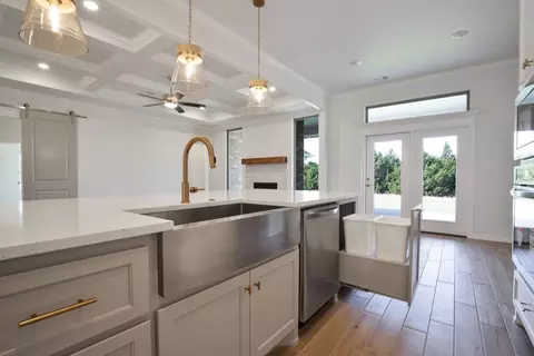 Kitchen - 932 Hydrangea Way, Edmond, OK 73034 photo 3 of 13