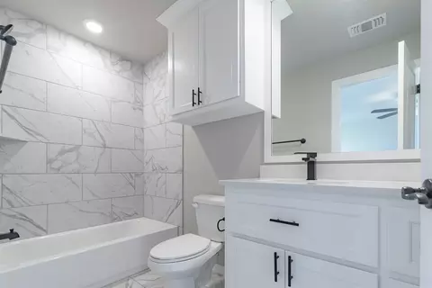 Bath - 932 Hydrangea Way, Edmond, OK 73034 photo 14 of 21