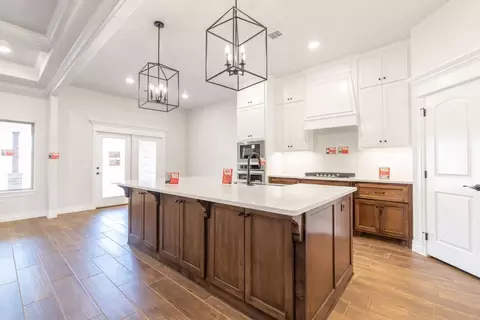 Kitchen - 932 Hydrangea Way, Edmond, OK 73034 photo 1 of 13