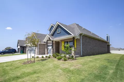 Exterior - 932 Hydrangea Way, Edmond, OK 73034 photo 28 of 41
