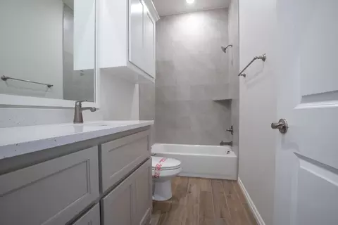 Bath - 932 Hydrangea Way, Edmond, OK 73034 photo 9 of 21
